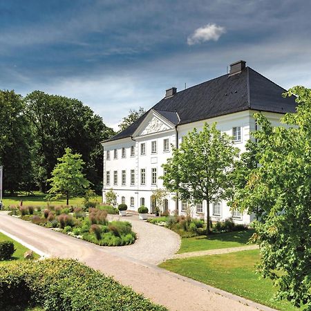 Schlossgut Groß Schwansee Exteriör bild The former manor house of the estate