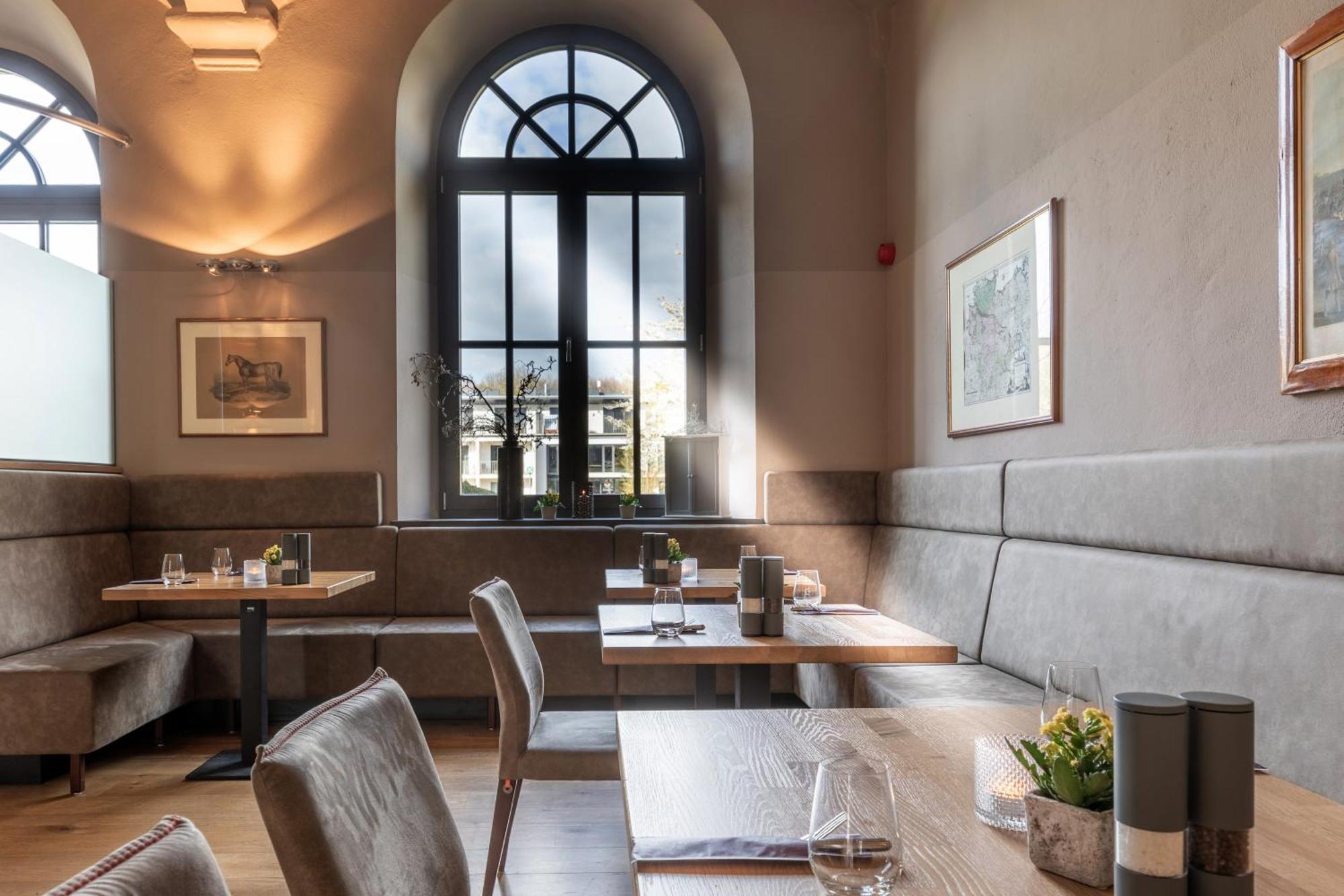 Schlossgut Groß Schwansee Exteriör bild Restaurant AOC