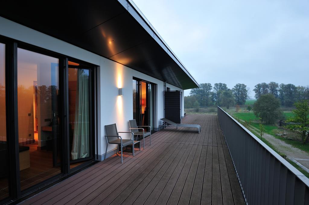 Schlossgut Groß Schwansee Exteriör bild A balcony