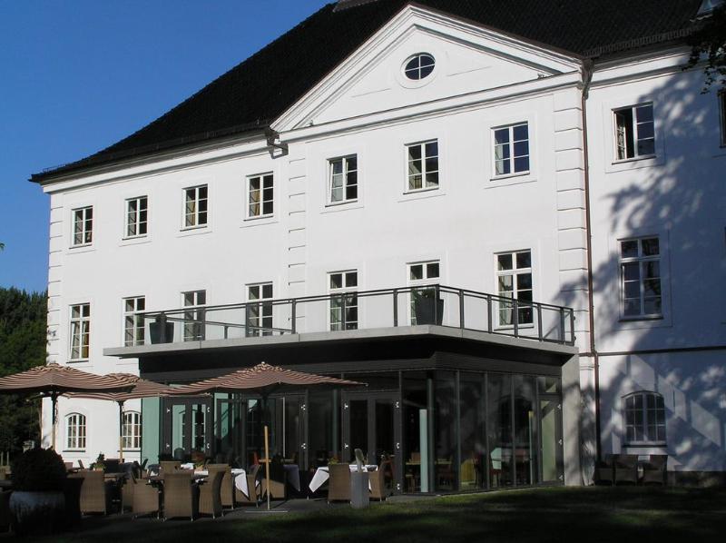 Schlossgut Groß Schwansee Exteriör bild The former hunting lodge of the Prince of Schwarzenberg