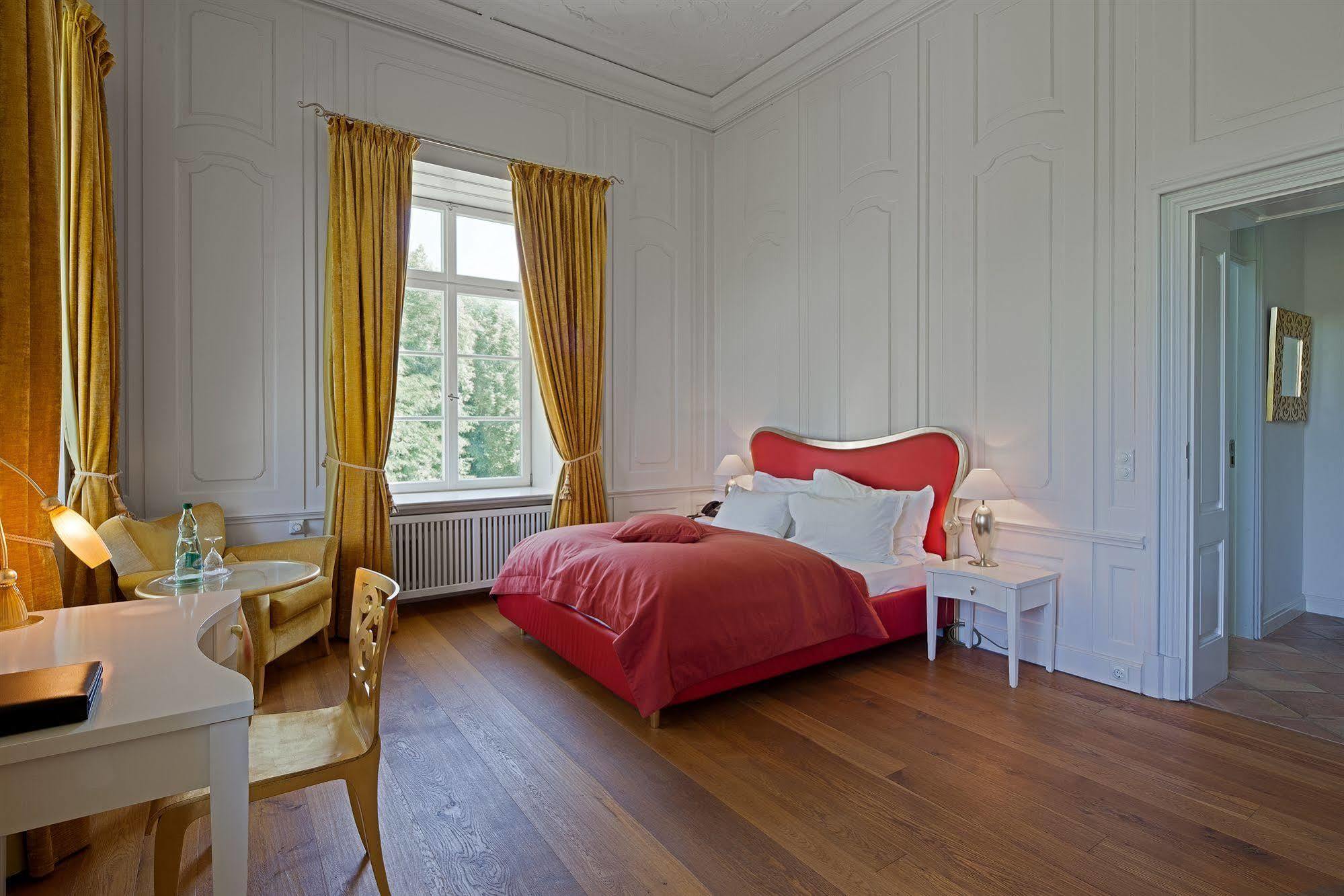 Schlossgut Groß Schwansee Exteriör bild A bedroom at the hotel