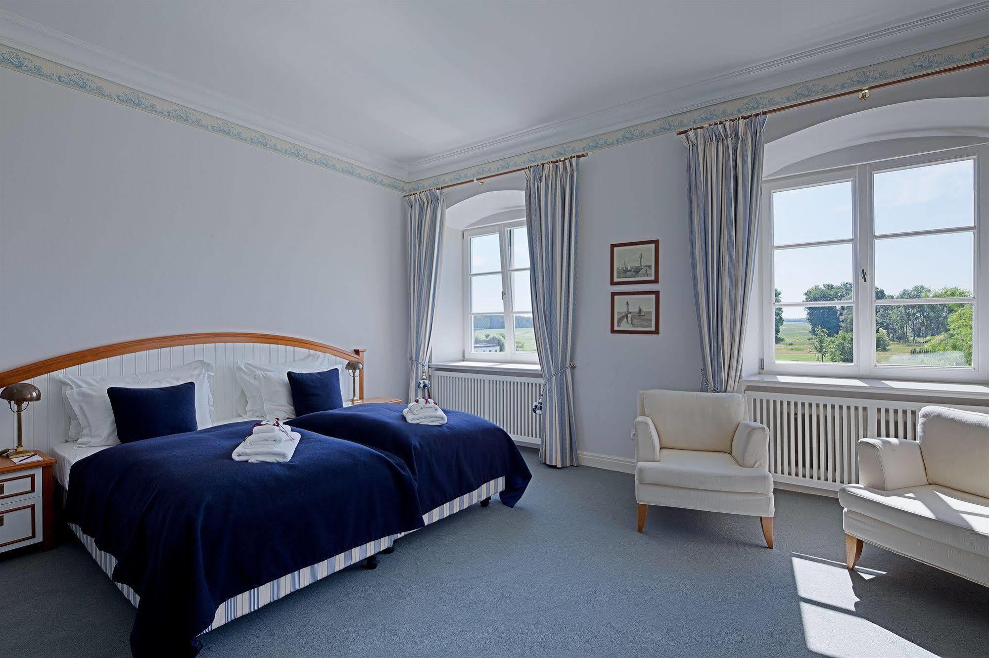 Schlossgut Groß Schwansee Exteriör bild A room at the hotel